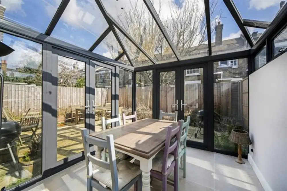 2 Bedroom House With Garden in Battersea