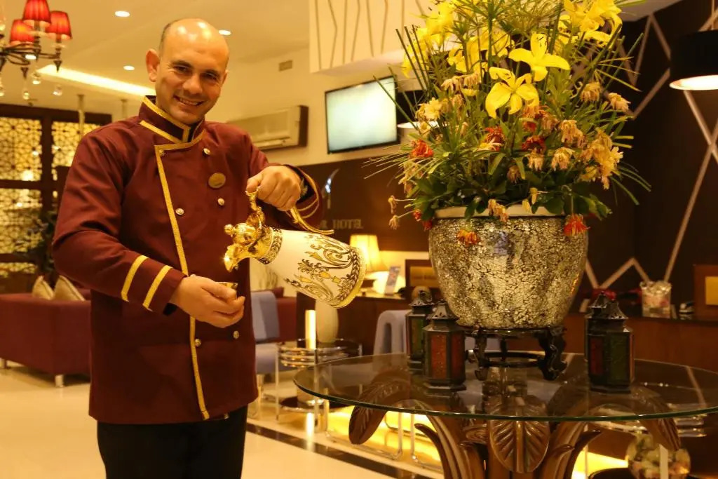 Meneur Hotel