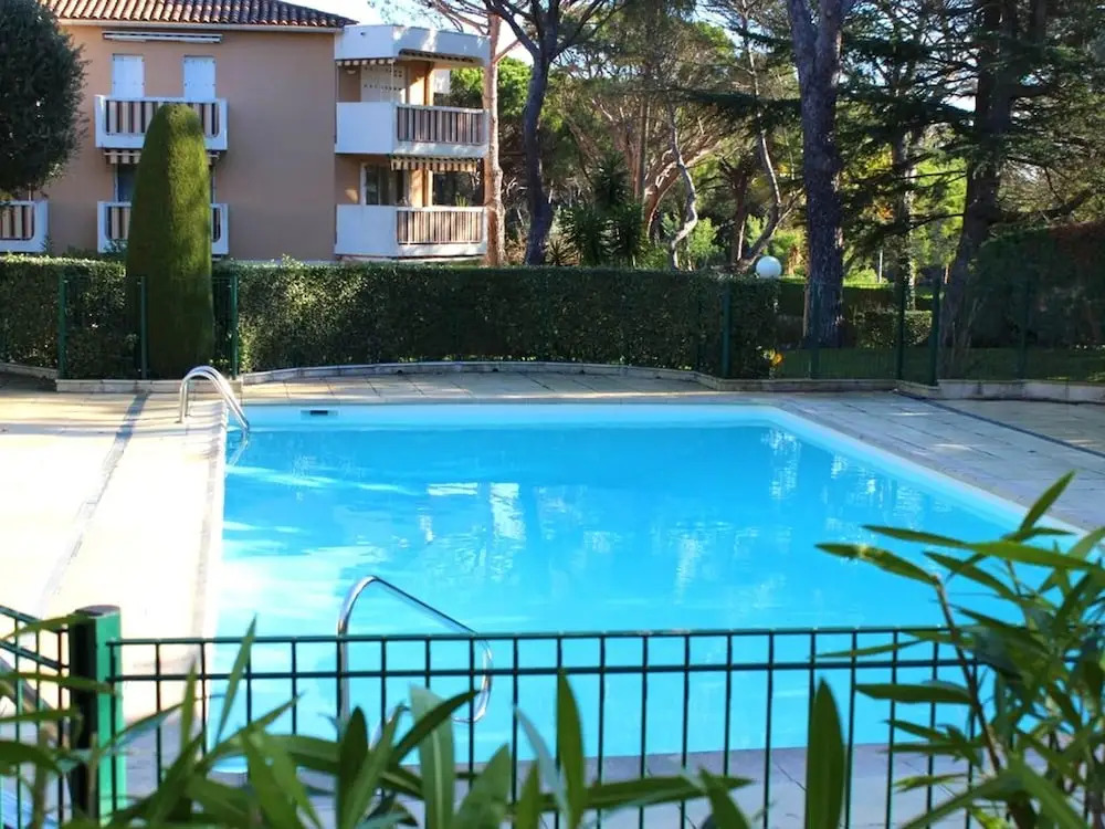Studio in Saint-raphaël, With Pool Access and Furnished Terrace - 5 km