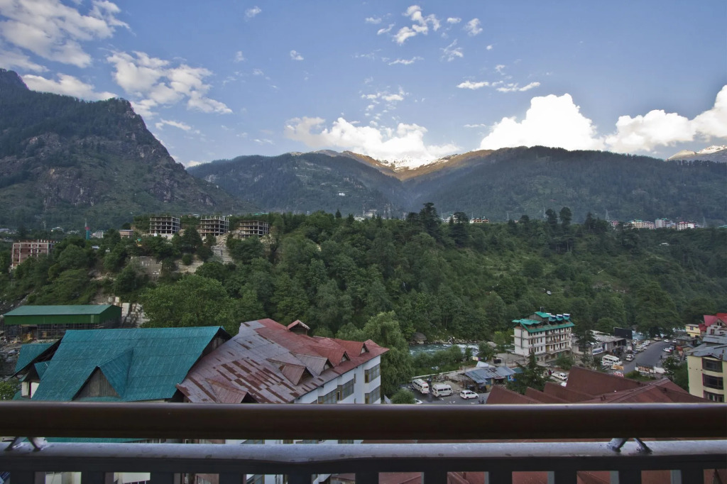 Sarthak Regency,Rangri, Manali,HP,Just 1 kms from Volvo parking