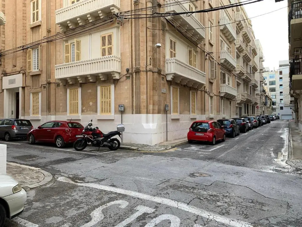 4 bedroom apartment in Sliema near the sea