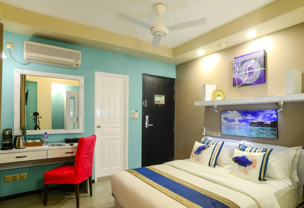 Laze by Somerset Inn