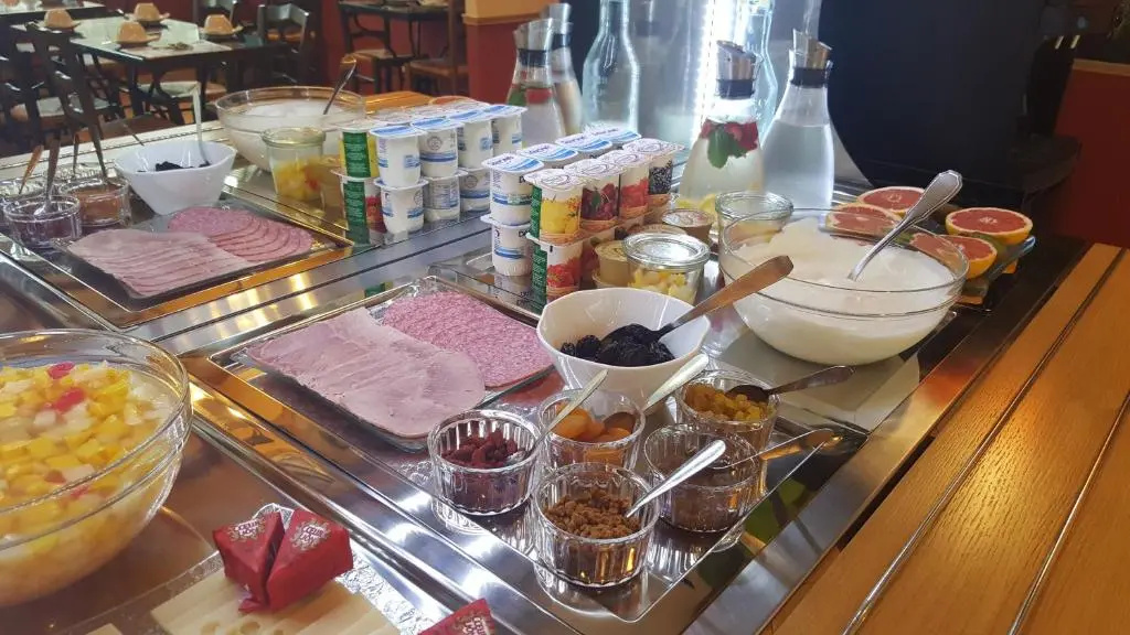 Brit Hotel Acacias