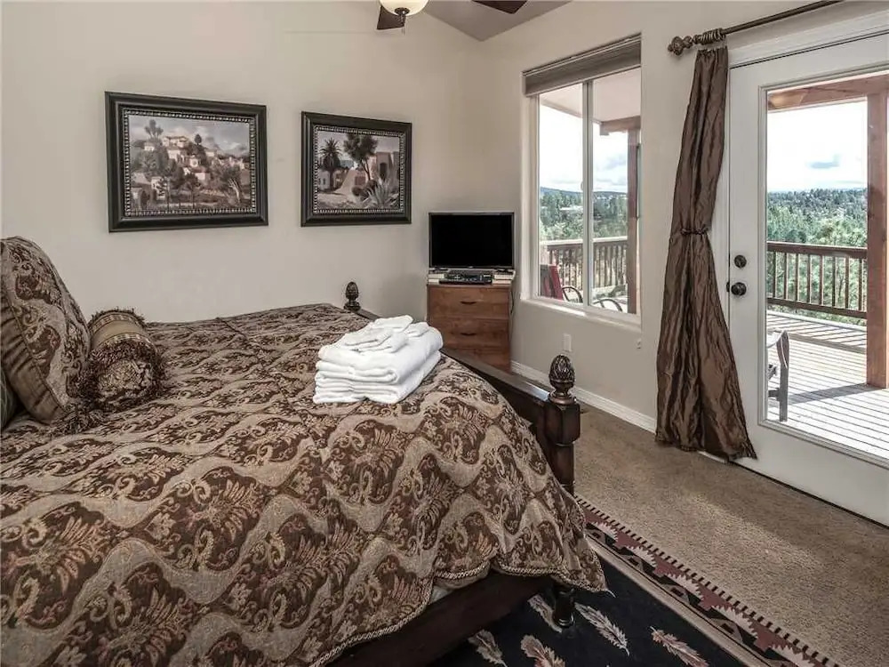 Casa Bien - Three Bedroom Cabin with Hot Tub