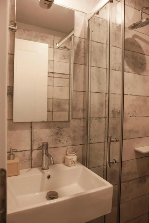 Lovely 1st Fl. Apt, with Balcony in Pagrati