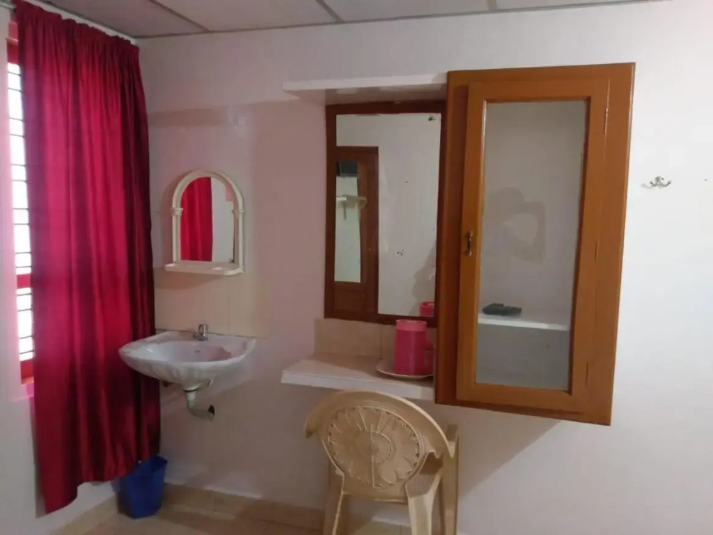Anandan Tourist Home