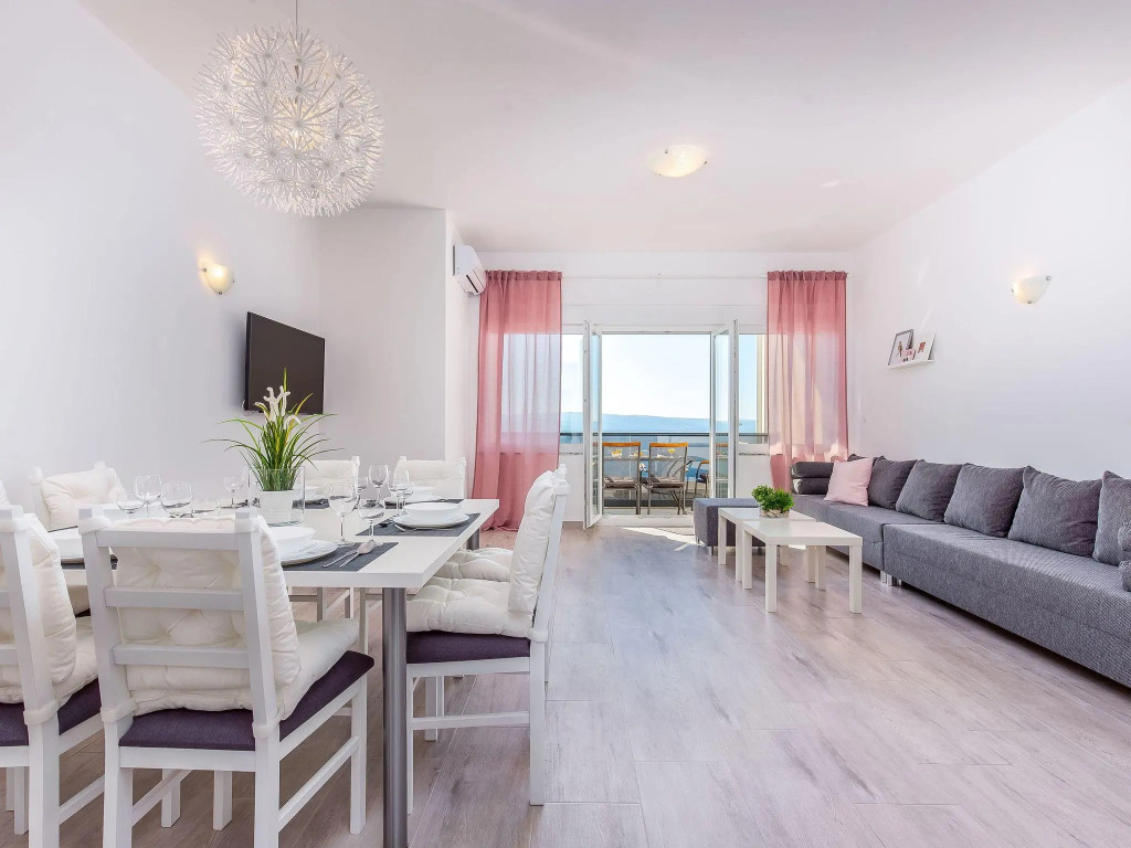 Gorgeous Home With Swimming Pool, Hot Tub & Sea View