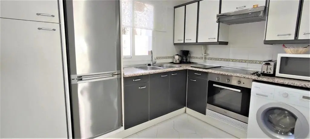 Quiet 2 bedroom apartment-Sleeps up to 6