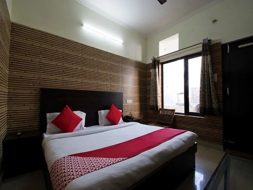 OYO 22932 Hotel Shiv Shanker