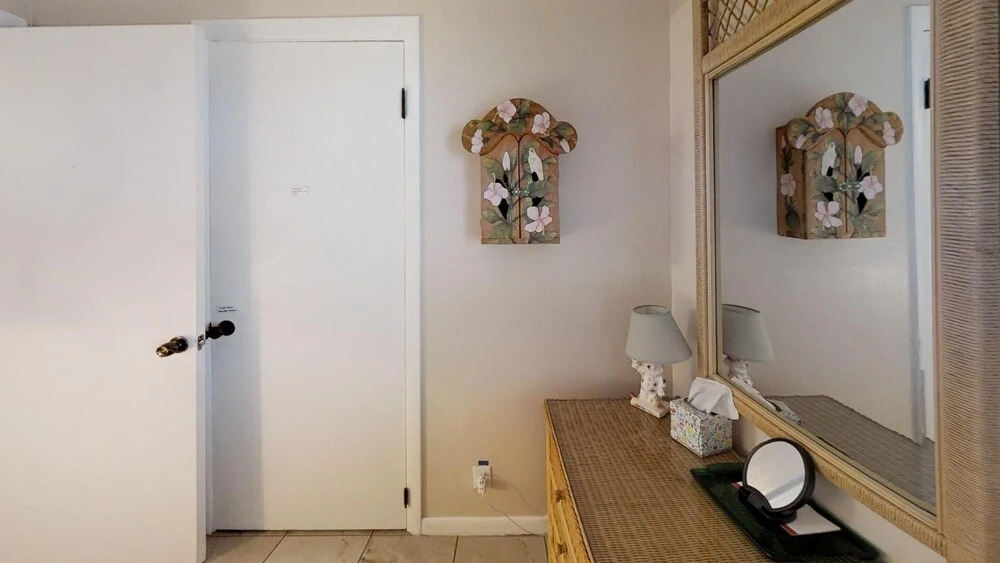 Secluded 2 Bedroom 1 Bath Cottage Home