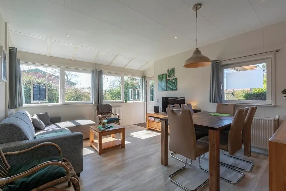 Bungalow in Sint Maartenszee Near Beach