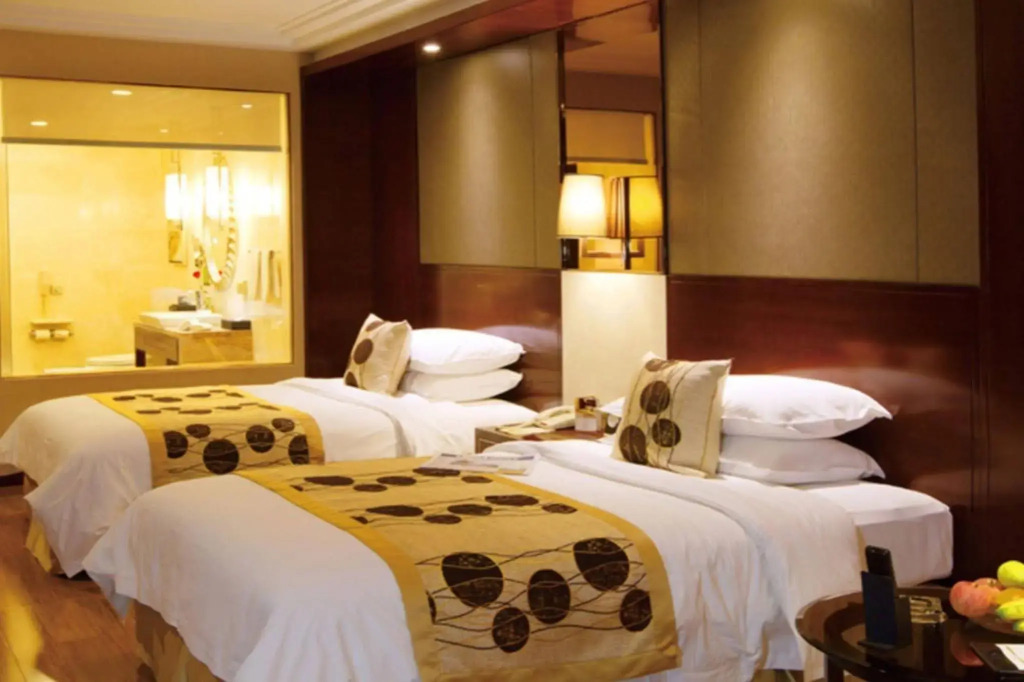 Golden Eagle Summit Hotel