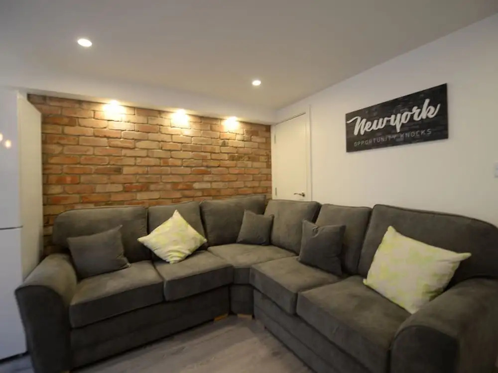 Elegant Holiday Home in Coventry near Lake View Park