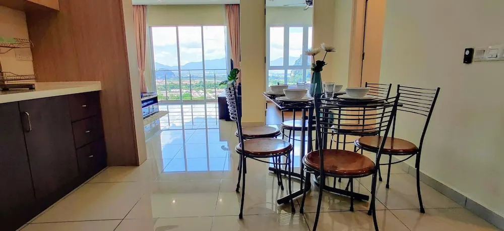 Suites at The Haven Lakeside by Plush