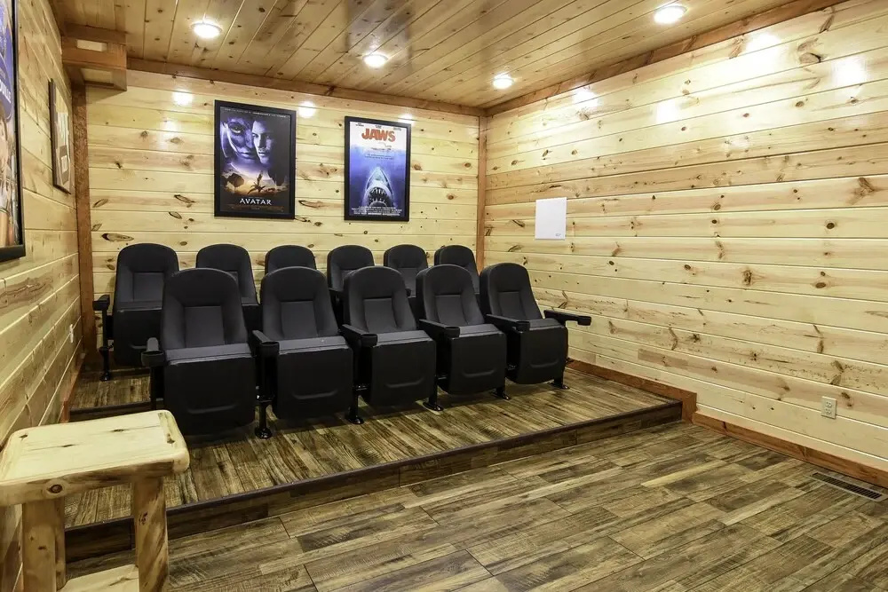 SmokyStays Indoor Heated Pool Cabin