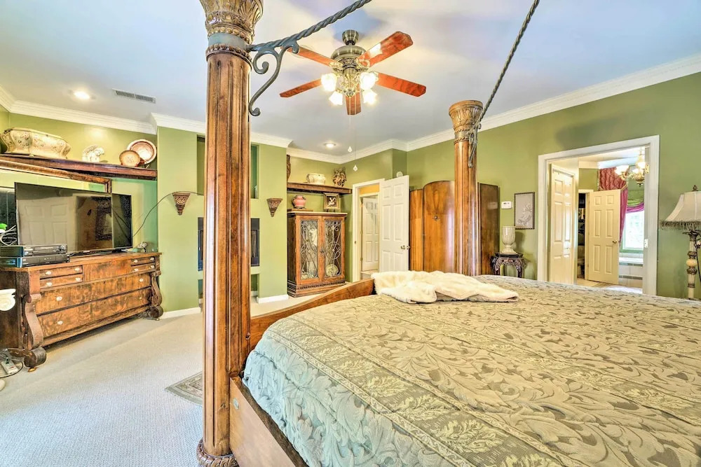 Victorian Hernando Home ~ 25 Miles to Memphis