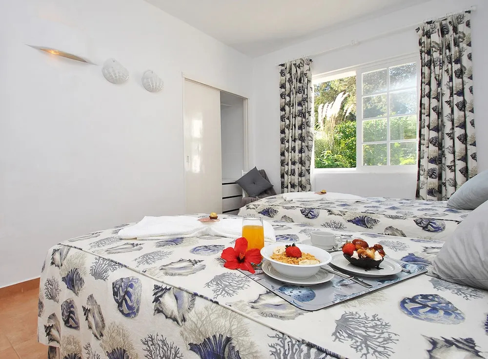 Villa AlGharif - com Piscina Aquecível, Jardim e BBQ em Albufeira