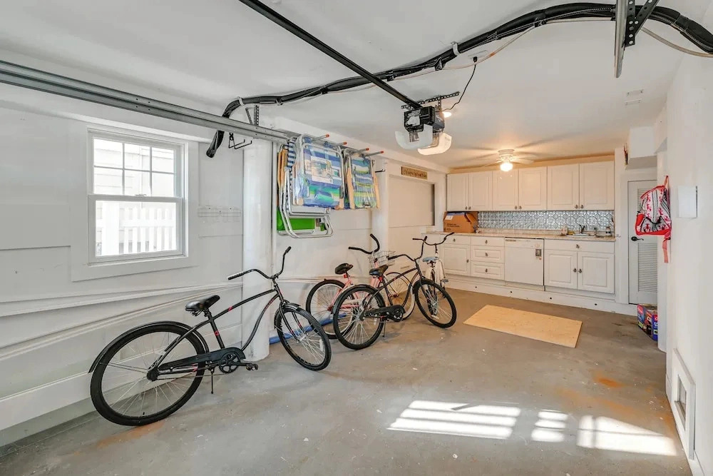 Family Home w/ 5 Decks! Fantasy Island Down Street