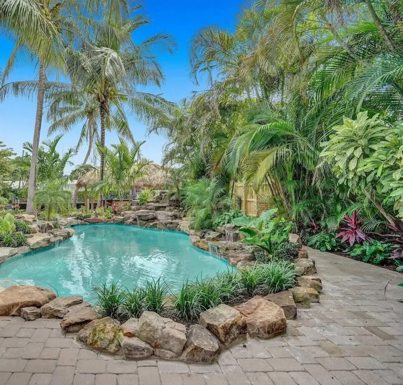 New Waterfront Oasis, Minutes to Beach, Eats, Shops