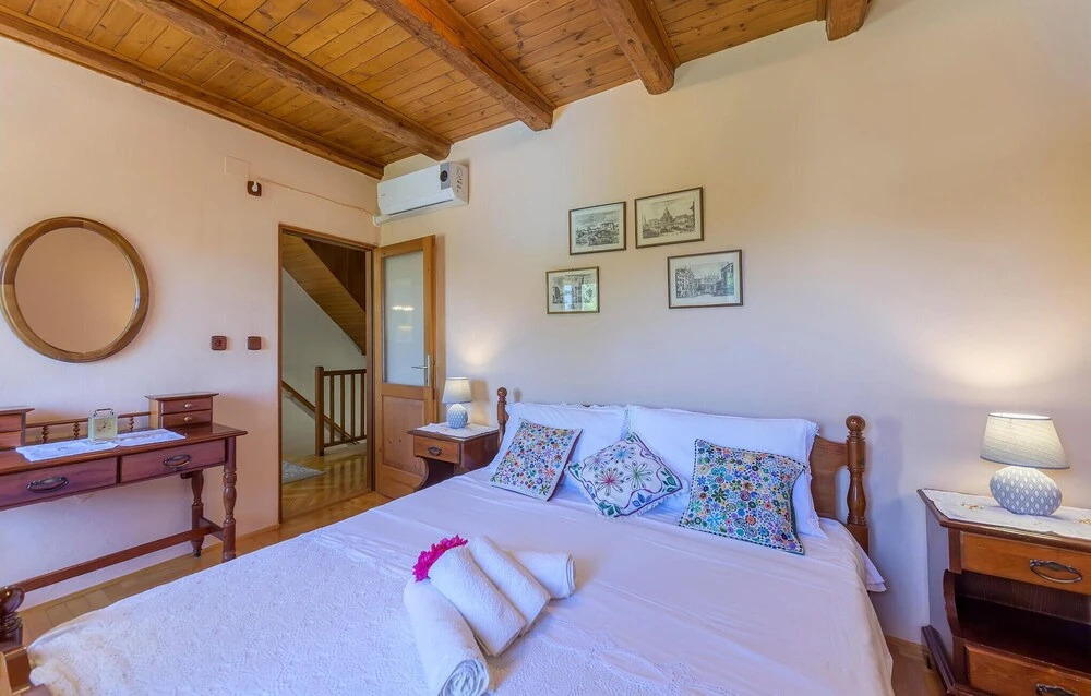 Amazing Home in Pula With 4 Bedrooms and Wifi