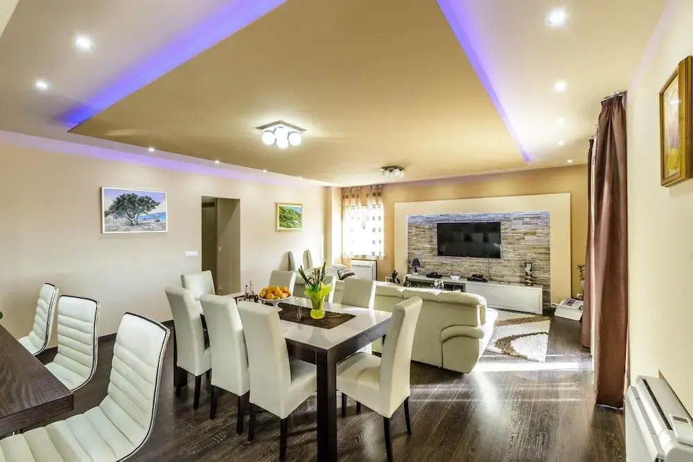 Villa Pave - Six-Bedroom Villa with Terrace and Swimming Pool