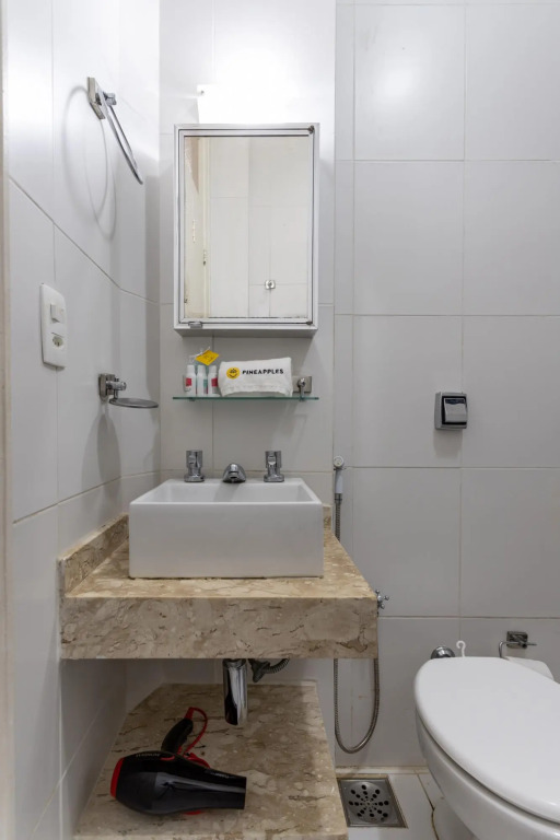 2 pax two blocks from the beach | VP604 Z1