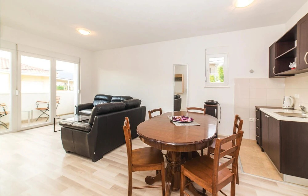 Beautiful Apartment in Kastel Stari With 3 Bedrooms, Outdoor Swimming Pool and Sauna