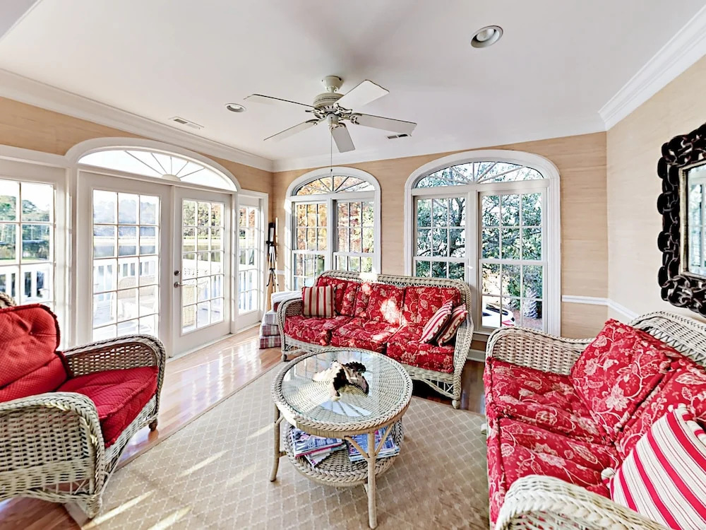 Lakeside - 4 Br Home