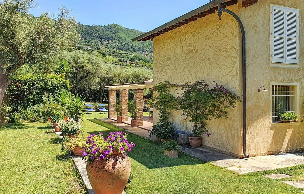 Stunning Home in Pietrasanta With Wifi, 3 Bedrooms and Outdoor Swimming Pool