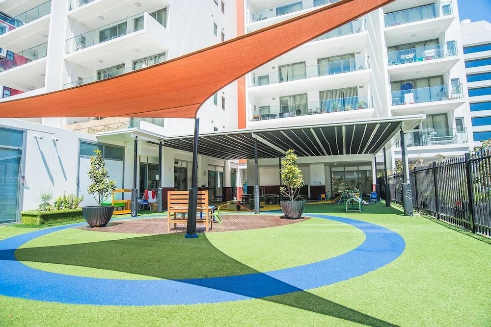 Spacious Central Apartment Walking Distance To Beach