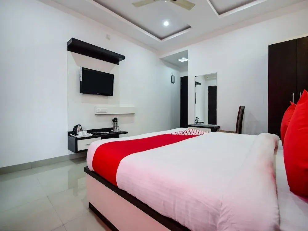 Hotel White Tulip by OYO Rooms
