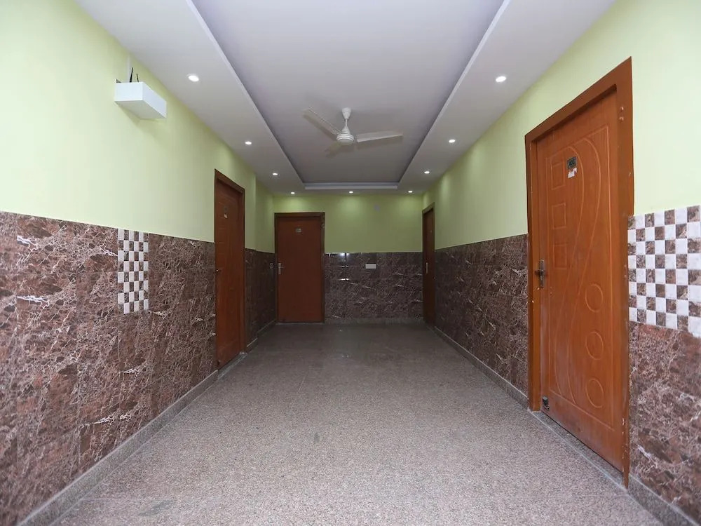 OYO 28264 Chirag House