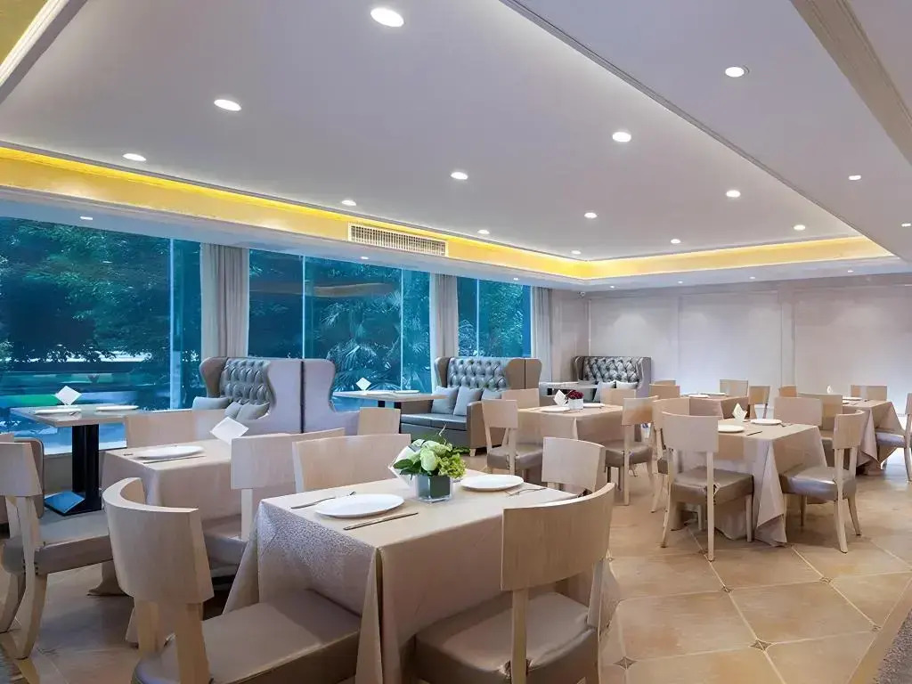 Vienna Hotel (Chongqing West Railway Station Baguocheng)