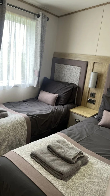 Immaculate 3-bed Lodge in Out Rawcliffe