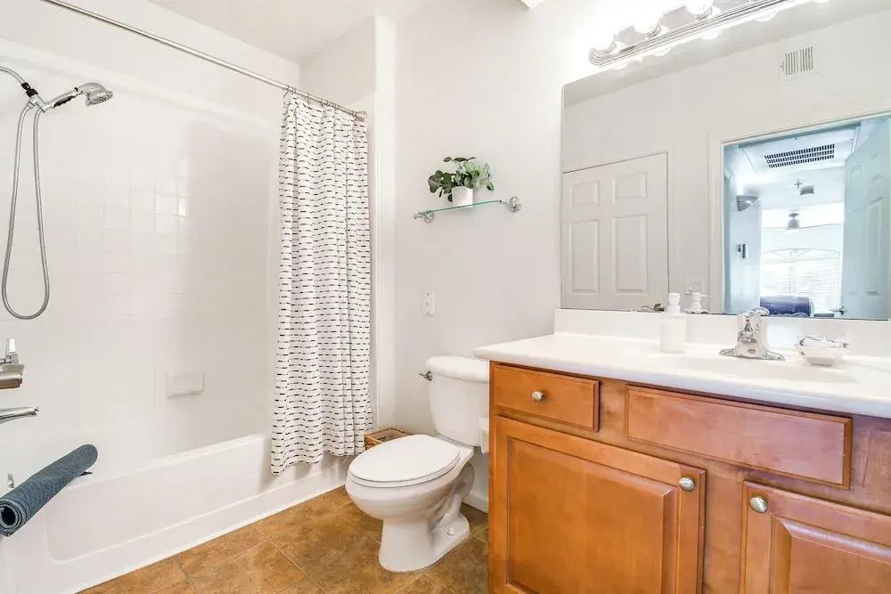 3 Mi to Tpc: Chic Condo w/ Pool Access & Grills