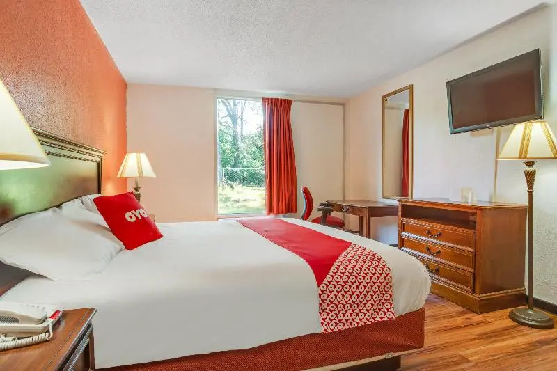OYO Hotel Mona Lake Muskegon