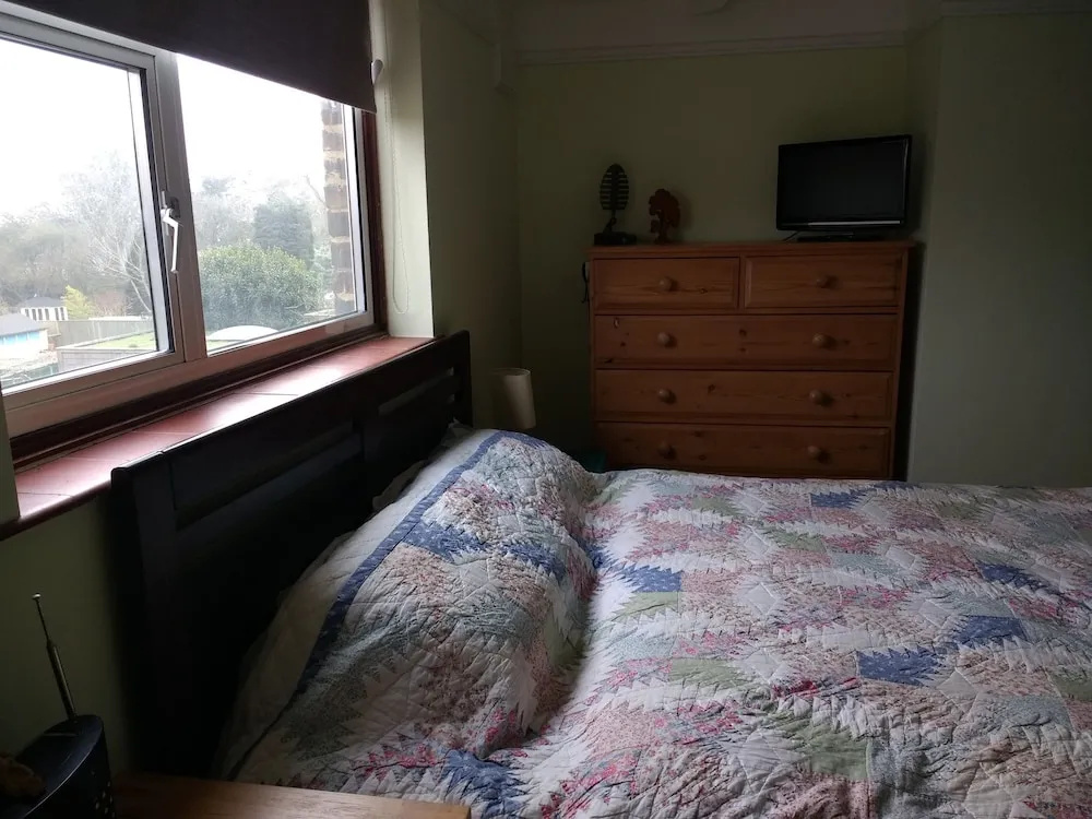 Three Bedroom Home With Garden in Brighton