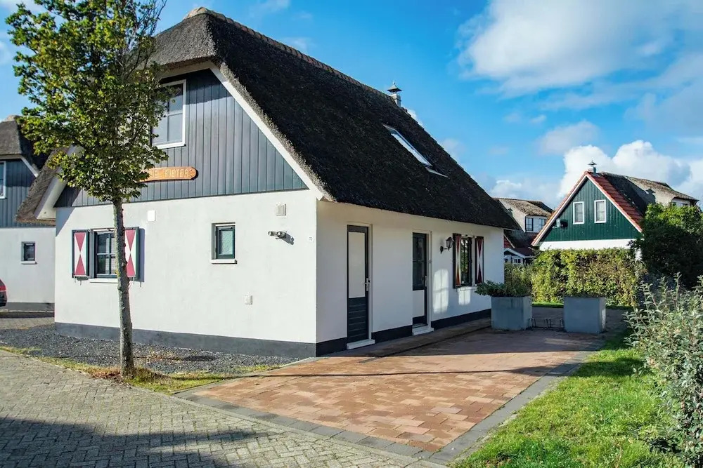 Villa in Callantsoog with Whirlpool and Beach