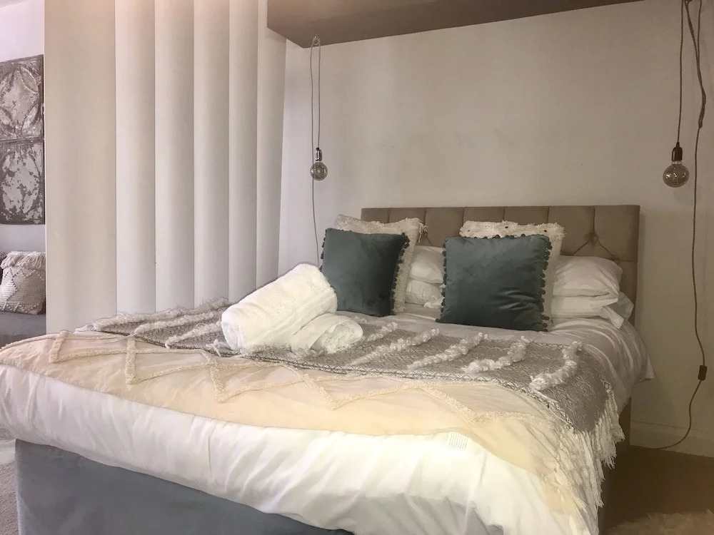 Flat 1 Queens Point