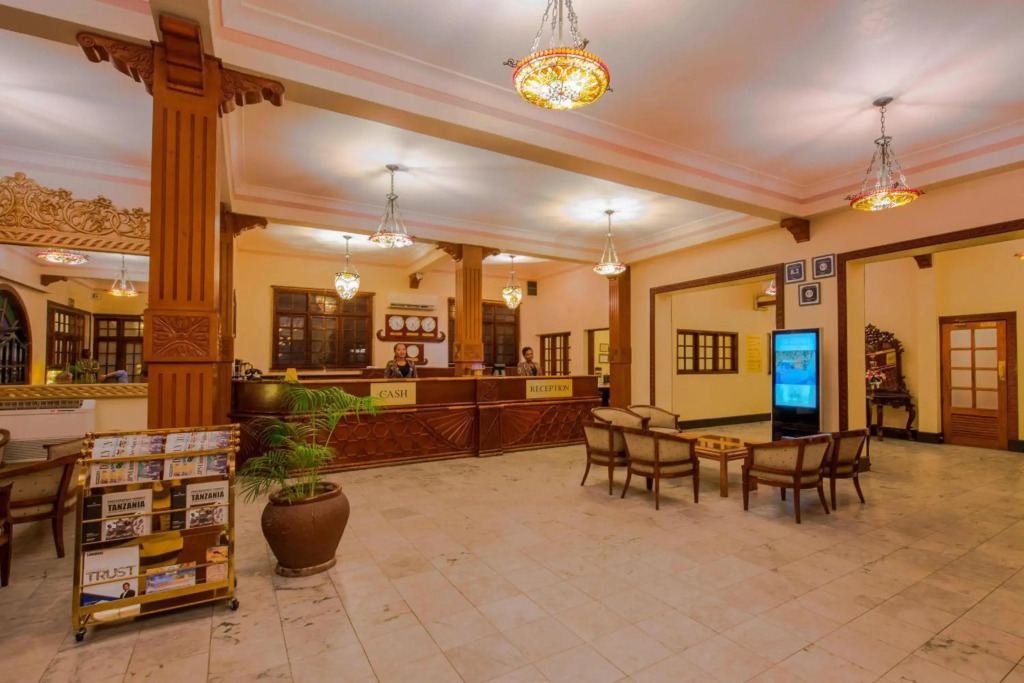 Отель Protea by Marriott Dar es Salaam Courtyard