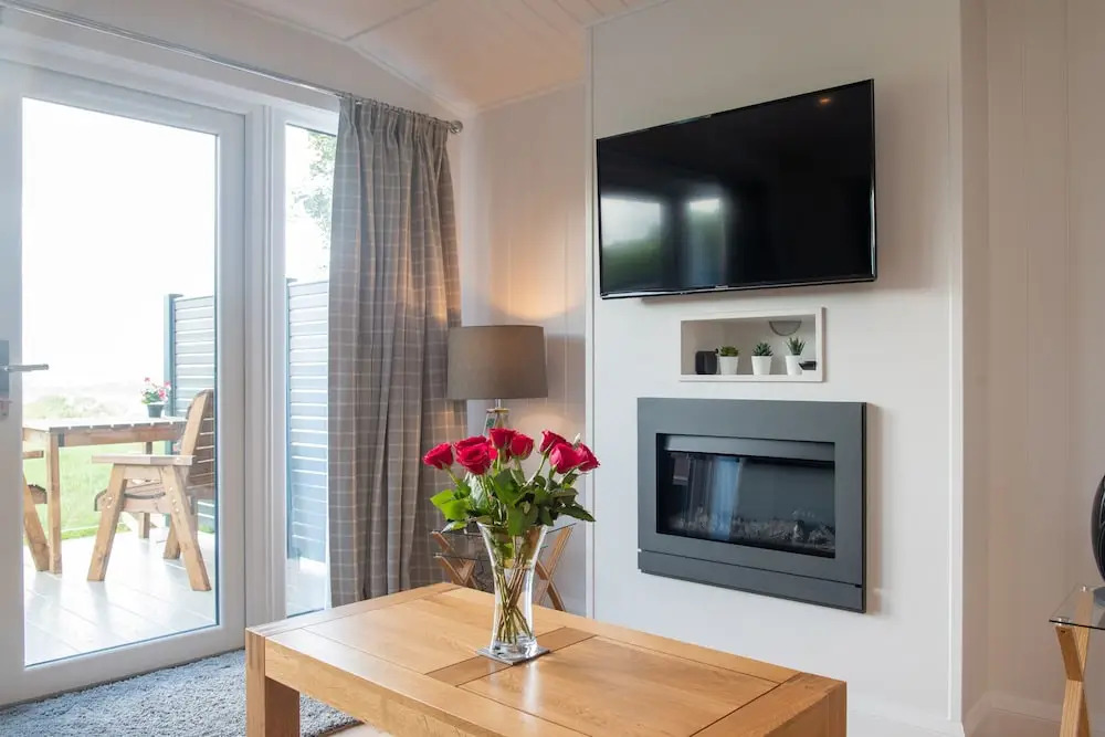 Super King Lodge-sleeps 2-hottub-sea View