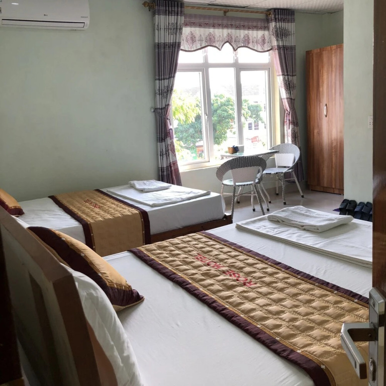 Rose Hotel