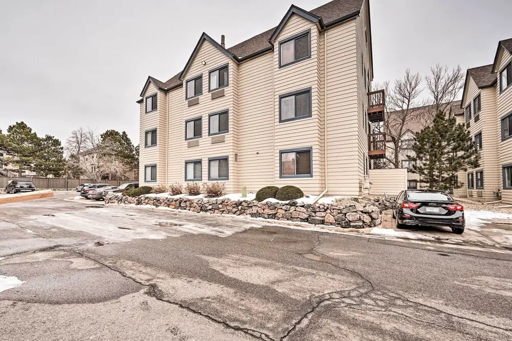 2 Blocks to Light Rail: Denver Unit w/ Kitchenette