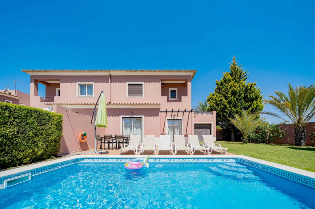Unique Armação de Pêra Villa by Ideal Homes