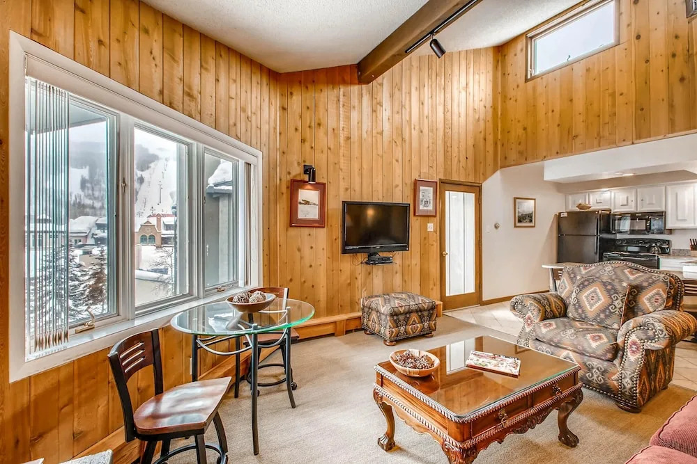 Westwind 403 1BD 2BA Gold Condo