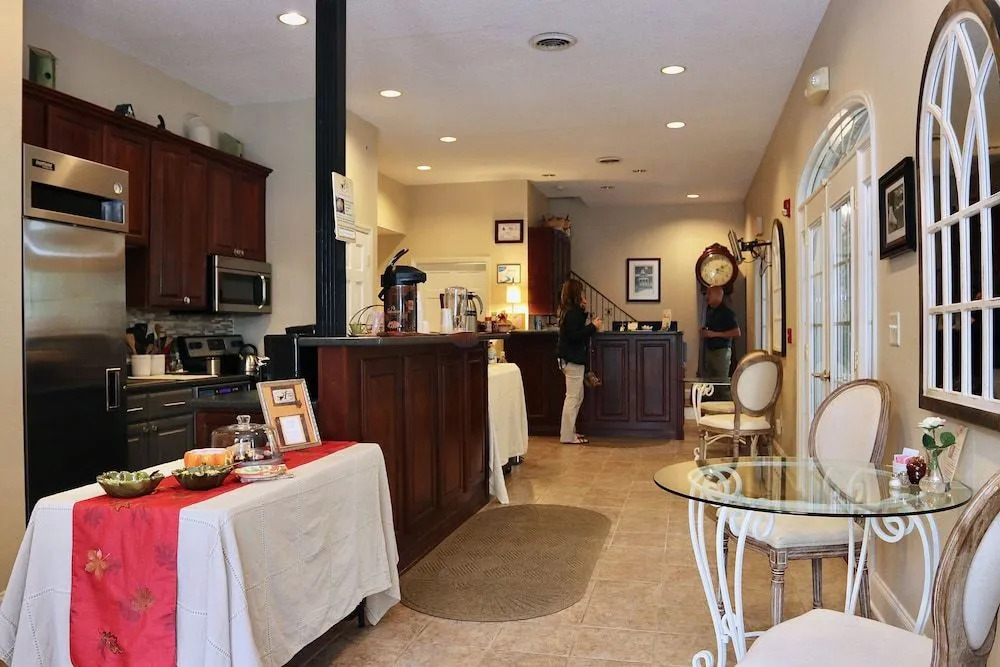 Acorn Inn