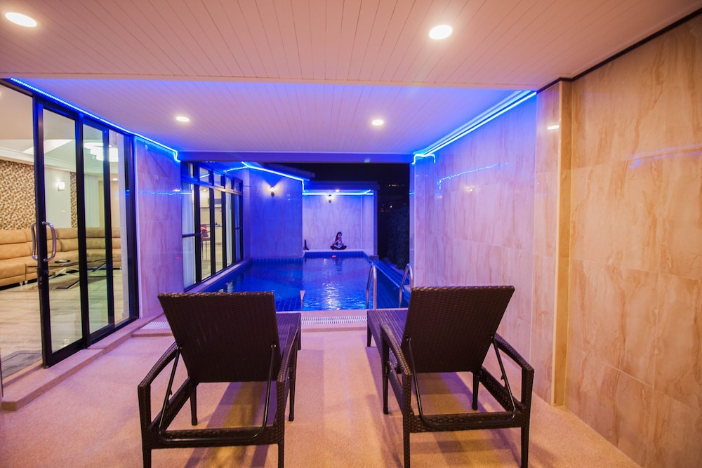 Top Pool Villa Pattaya