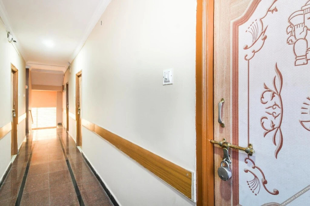 Sri Srinivasa Lodge by OYO Rooms