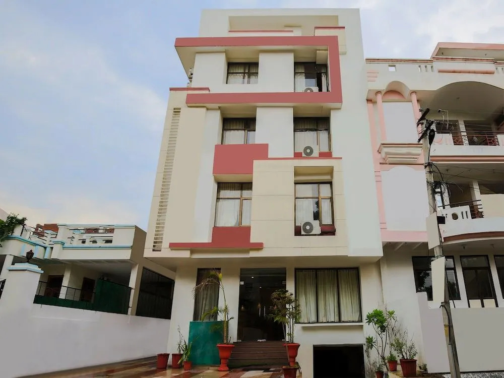 OYO 15782 Hotel Royal Residency