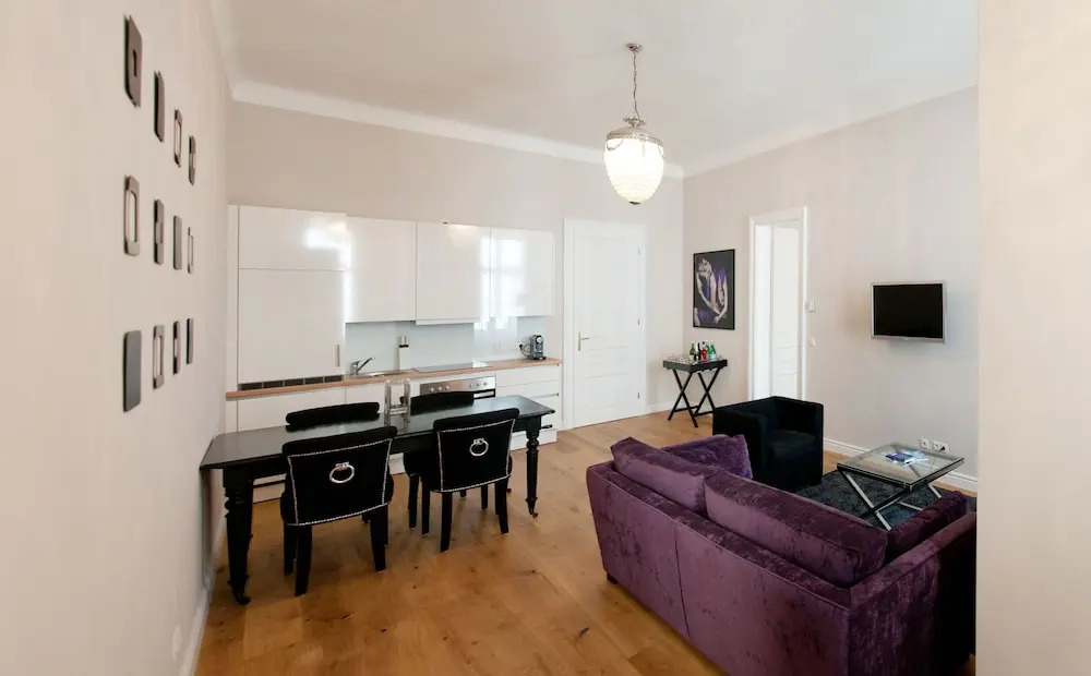 6 Rooms - 1070